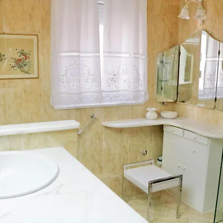 Luxury Jasmin-two Bedroom With Hot Tub Apartment Split