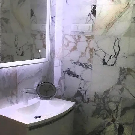 Luxury Jasmin-two Bedroom With Hot Tub Apartment Split